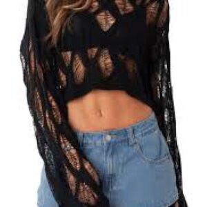 Edikted Clover Distressed Crop Black Sweater